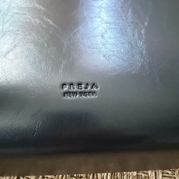 FREJA Alma Bag Tall Black Gloss - Picture 8 of 9